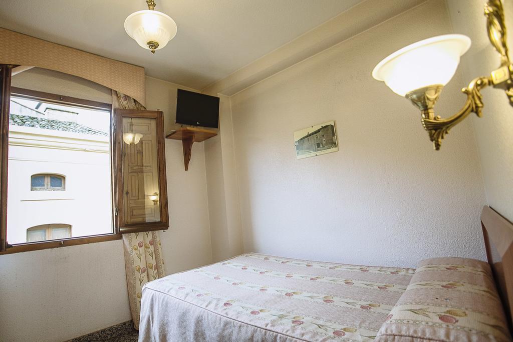 Hostal Plaza Ciudad Rodrigo Phòng bức ảnh